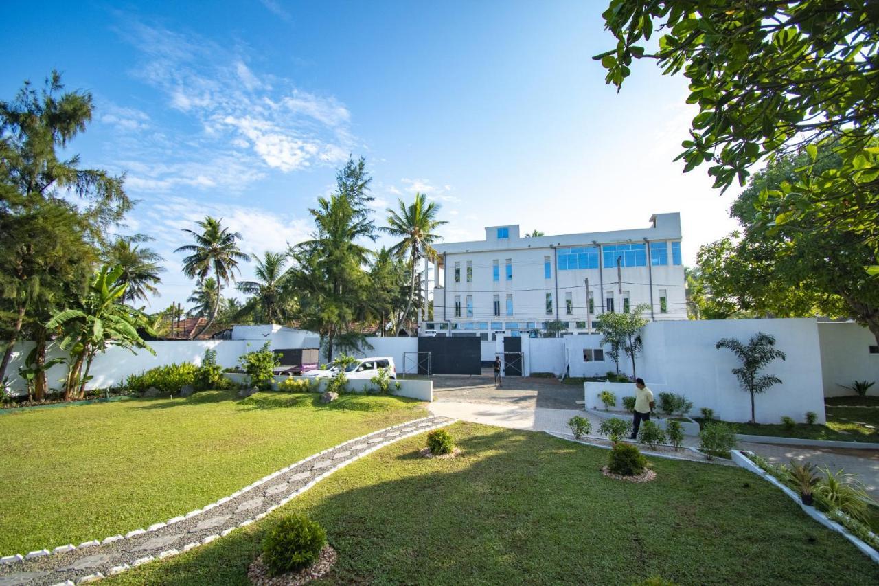 Manara Beach Beruwala Bagian luar foto